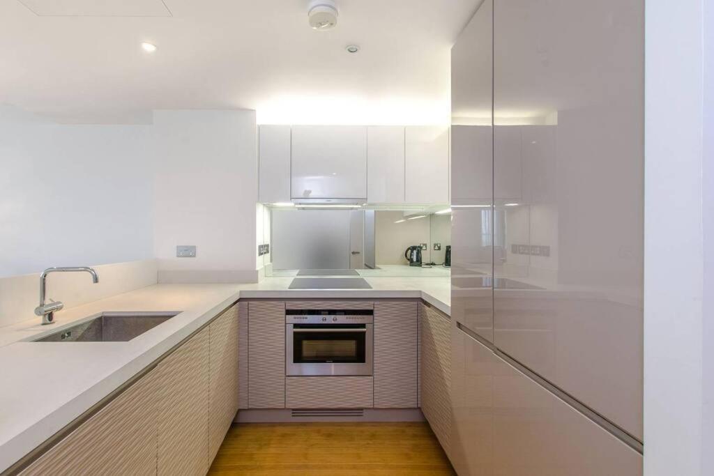 Skyview Waterside City Luxury Apartment London Ngoại thất bức ảnh